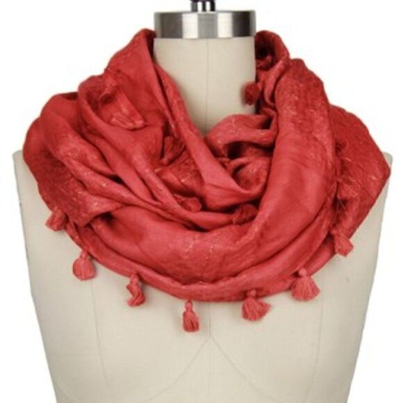 💲2️⃣0️⃣ Bundled ✔️Saachi Coral Pom Pom Lightweight Infinity Scarf - Picture 3 of 8